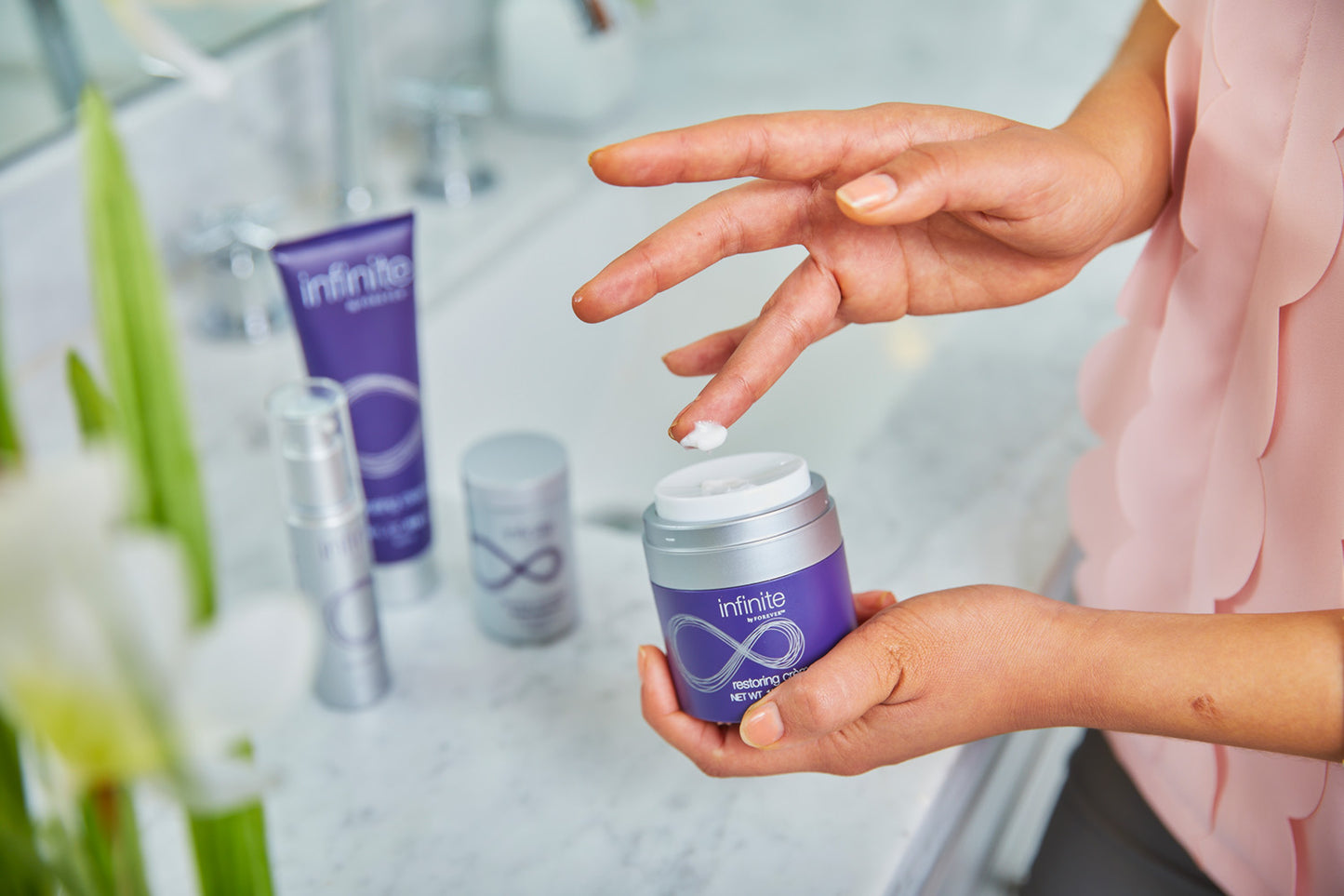 Infinite Restoring Crème – bogata anti-age krema sa alojom, peptidima i prirodnim uljima za regeneraciju i čvrstinu kože